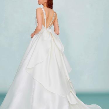 AILE d’ANGE NAGOYA(エル・ダンジュ ナゴヤ) バックスタイルがオシャレなドレスもおすすめ