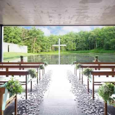 星野リゾート　トマム 水の教会 世界的建築家である安藤忠雄氏が自然との対話から生み出した「水の教会」