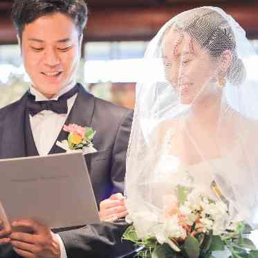 キリスト教式の他、ふたりらしい人前式もできる