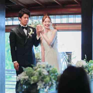 ザ フナツヤ 横長の会場はゲストの全員の顔が見えるのも魅力。指輪の披露も和やかに。
