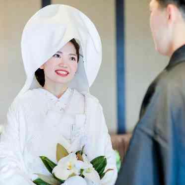 ザ フナツヤ 射し込む自然光が花嫁の姿を美しく際立たせる