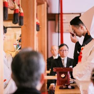 厳かな雰囲気の中での挙式