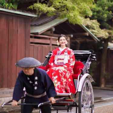 人力車での移動も思い出に。
