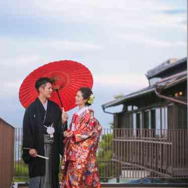 青空を臨むリバールームは和装もぴったり