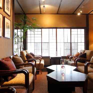 ザ フナツヤ 大切な人をお招きする場所だからこそ落ち着いた雰囲気の待合室をご準備。