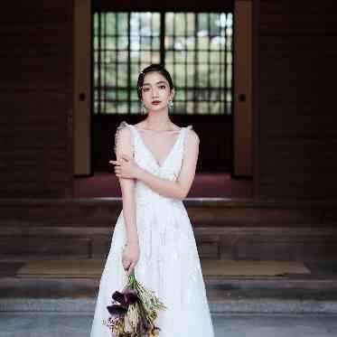 高宮庭園茶寮 歴史ある空間は和装だけでなく、洋装も映える