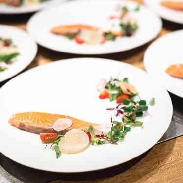 CEDAR THE CHOP HOUSE & BAR(セダー ザ チョップ ハウスアンドバー) しっかりとお料理でゲストの方々をおもてなし