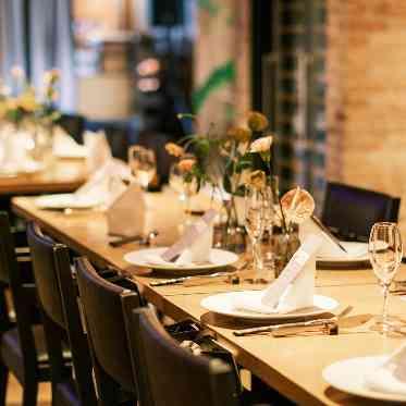 CEDAR THE CHOP HOUSE & BAR(セダー ザ チョップ ハウスアンドバー) テーブルコーディネート