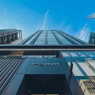 CEDAR THE CHOP HOUSE & BAR（セダー ザ チョップ ハウスアンドバー） 駅徒歩1分の好アクセス