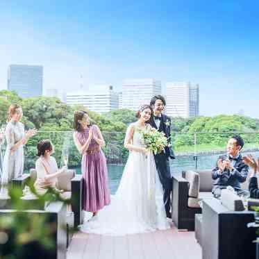 SUD RESTAURANT TERAKOYA/テイクアンドギヴ・ニーズウェディング 開放的なテラスでの過ごし方はふたりの自由