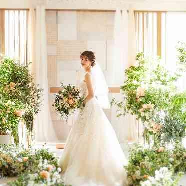 THE MAGNUS TOKYO (ザ マグナス トウキョウ) 祭壇の背景には色味の違う天然石を使用しており写真映えが叶う