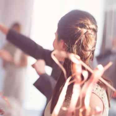 THE MAGNUS TOKYO (ザ マグナス トウキョウ) 鈴の音で祝福するリボンワンズは写真映えするアイテムの一つ