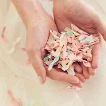 THE MAGNUS TOKYO (ザ マグナス トウキョウ) 定番のフラワーシャワーの代わりに、カラフルな色が可愛らしいリボンシャワー