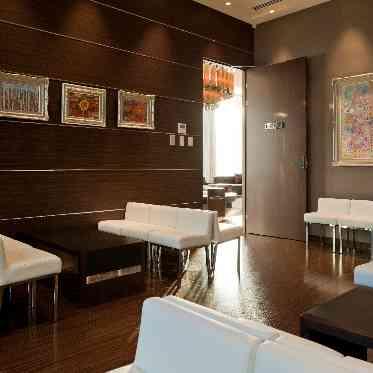 THE MAGNUS TOKYO (ザ マグナス トウキョウ) 【親族控室】落ち着いた雰囲気で挙式前の時間を家族でリラックスして過ごせる