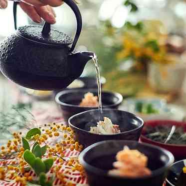 THE MAGNUS TOKYO　（ザ　マグナス　トウキョウ） 人気のお茶漬けビュッフェ。トッピングは二人に所縁のある地の名産品を使うのもお勧め