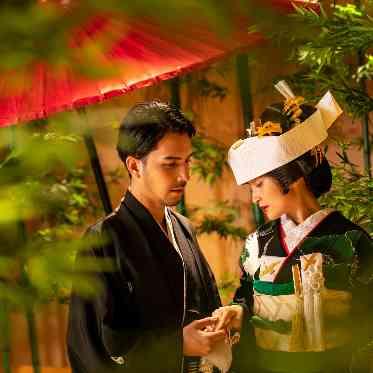 STAR GATE(スターゲイト)/ANAクランプラザホテルグランコート名古屋 竹と赤の番傘が出迎える神殿。和装がとてもよく映えます。