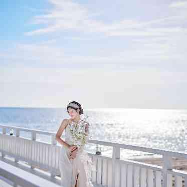 太陽が彩る自然の教会/アールイズ・ウエディング ビーチフォト