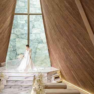 アーフェリーク白金/テイクアンドギヴ・ニーズウェディング 圧巻の天井高10mの光・水・音を感じる新スタイルのチャペルが誕生！