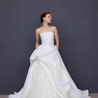 アーフェリーク白金/テイクアンドギヴ・ニーズウェディング インポートドレスが揃う【ミラーミラー】