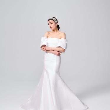 アーフェリーク白金/テイクアンドギヴ・ニーズウェディング 最先端のインポートドレスをセレクト