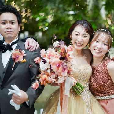 アーカンジェル代官山/テイクアンドギヴ・ニーズウェディング ガーデンをバックアップにゲストとフォトタイム