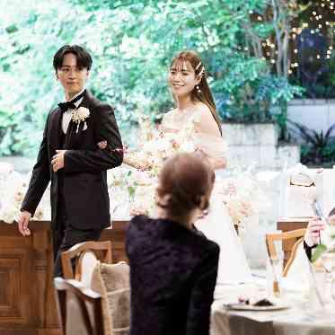 アーカンジェル代官山/テイクアンドギヴ・ニーズウェディング ガーデンからのサプライズ入場は人気の演出のひとつ