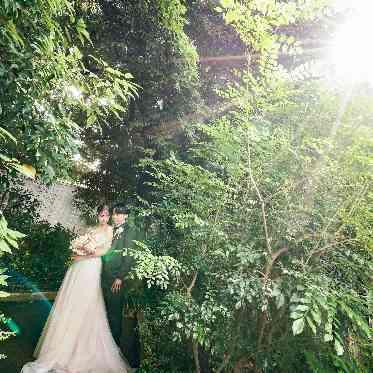 アーカンジェル代官山/テイクアンドギヴ・ニーズウェディング 一軒家貸切だからこそガーデンでのプライベートショットも残せる