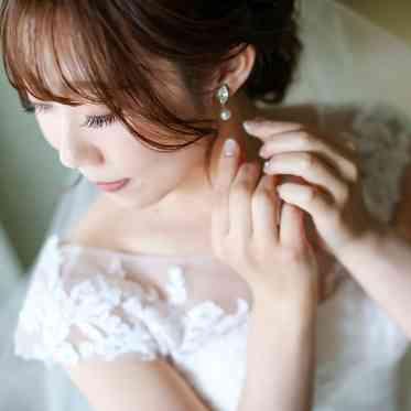 アーカンジェル代官山/テイクアンドギヴ・ニーズウェディング 控室もフォトスポットに♪お支度アップの素敵な1枚を…