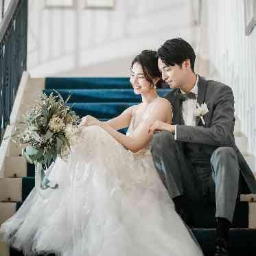 アーカンジェル代官山/テイクアンドギヴ・ニーズウェディング ロイヤルブルーの内階段