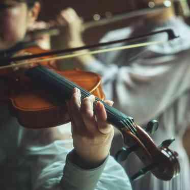 麻布迎賓館/テイクアンドギヴ・ニーズウェディング 天窓から光が差し込む洗練された木目のチャペルへリニューアル!