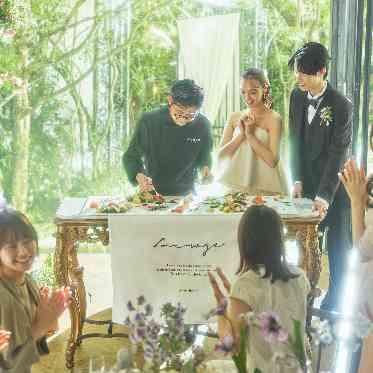 麻布迎賓館/テイクアンドギヴ・ニーズウェディング ガーデンと面した開放感溢れる空間