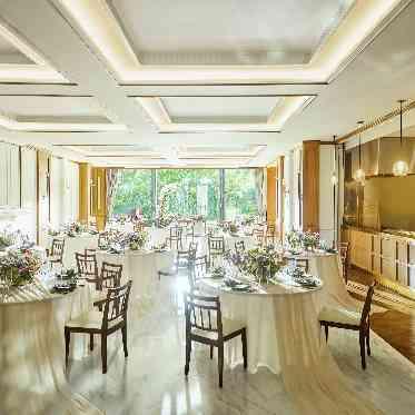 麻布迎賓館/テイクアンドギヴ・ニーズウェディング ガーデンと面した開放感溢れる空間