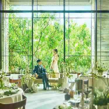 ニーズ表参道 by T&G WEDDING(旧 表参道TERRACE) 一面ガラス張りの披露宴会場