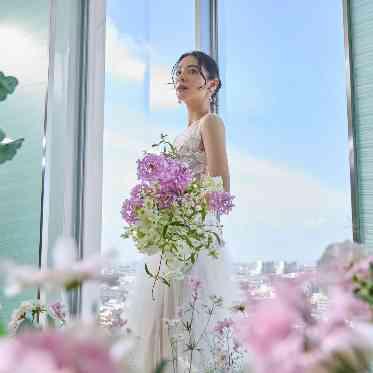 SAKURA SKY PALACE ドレス姿が一層映える白のバージンロードと光の演出で、写真映えも抜群