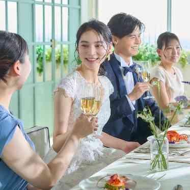 SAKURA SKY PALACE 親しいゲストとの会話が笑顔にあふれるひとときに