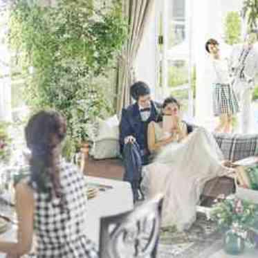 ヒルサイドクラブ迎賓館(八王子)/テイクアンドギヴ・ニーズウェディング 高砂ソファ席はよりカジュアルなパーティに!