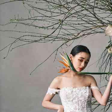 ヒルサイドクラブ迎賓館(八王子)/テイクアンドギヴ・ニーズウェディング トレンド溢れるミラーミラーのドレス