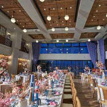 ニーズみなとみらい VERANDA by T&G WEDDING(旧 ベイサイド迎賓館ベランダ) パーティ会場も2面採光の明るい空間