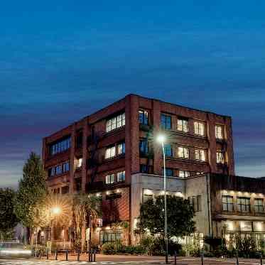 BAYSIDE GEIHINKAN VERANDA/テイクアンドギヴ・ニーズウェディング 外観に赤レンガを使用するなど、みなとみらいの街にふさわしい雰囲気