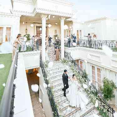 アクアテラス迎賓館(新横浜)/テイクアンドギヴ・ニーズウェディング 青空の下でゲストと一緒に祝福のセレモニーを