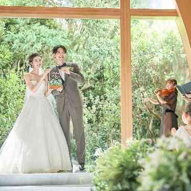 アクアテラス迎賓館(新横浜)/テイクアンドギヴ・ニーズウェディング 挙式後はフラワーシャワーでの祝福を