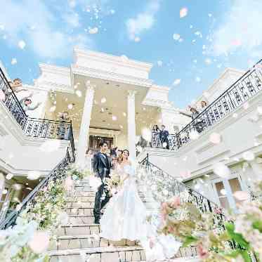 ニーズ新横浜 by T&G WEDDING(旧 アクアテラス迎賓館 新横浜) 大階段やテラスを使って、華やかなフラワーシャワーでの演出もおすすめ