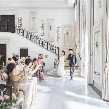 アクアテラス迎賓館(新横浜)/テイクアンドギヴ・ニーズウェディング 自然光差し込むパーティ会場で特別なひとときを