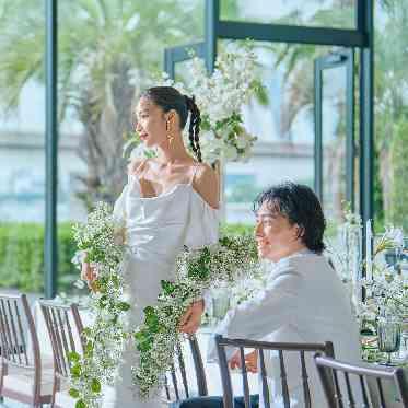 コットンハーバークラブ(横浜)/テイクアンドギヴ・ニーズウェディング パーティ会場はガーデンとつながり開放的