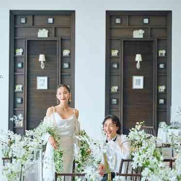 コットンハーバークラブ(横浜)/テイクアンドギヴ・ニーズウェディング シンプルなデザインのパーティ会場は装飾も合わせやすい