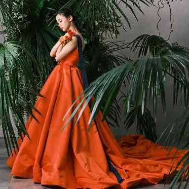 コットンハーバークラブ(横浜)/テイクアンドギヴ・ニーズウェディング カラードレスのラインナップも充実