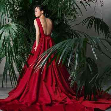 コットンハーバークラブ(横浜)/テイクアンドギヴ・ニーズウェディング カラードレスのラインナップも充実