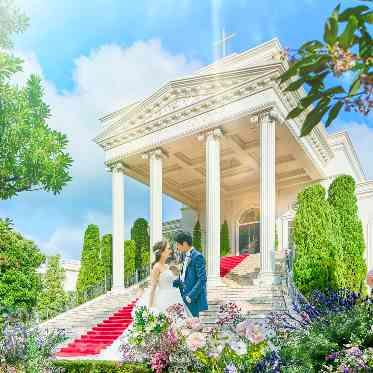 ガーデンヒルズ迎賓館(大宮)/テイクアンドギヴ・ニーズウェディング 大階段でのフォトはどんなショットも絵になる 挙式前から披露宴後まですべてが貸切