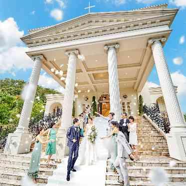 ガーデンヒルズ迎賓館(大宮)/テイクアンドギヴ・ニーズウェディング 大階段