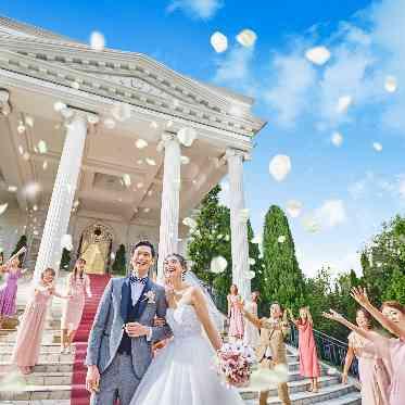 ガーデンヒルズ迎賓館(大宮)/テイクアンドギヴ・ニーズウェディング 大階段